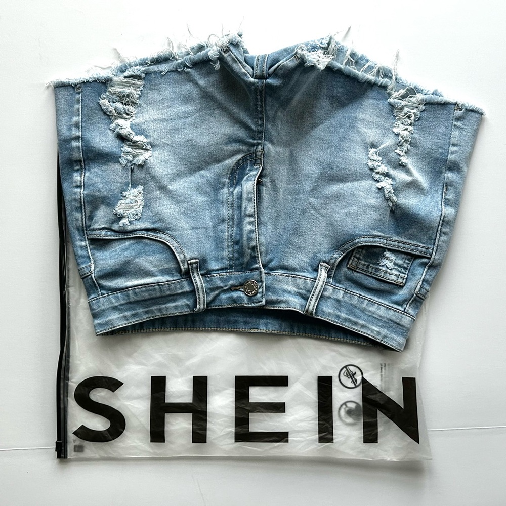 🌸NEW IN BAG SHEIN Jean Shorts. Size: 6 (Medium) - Picture 8 of 9